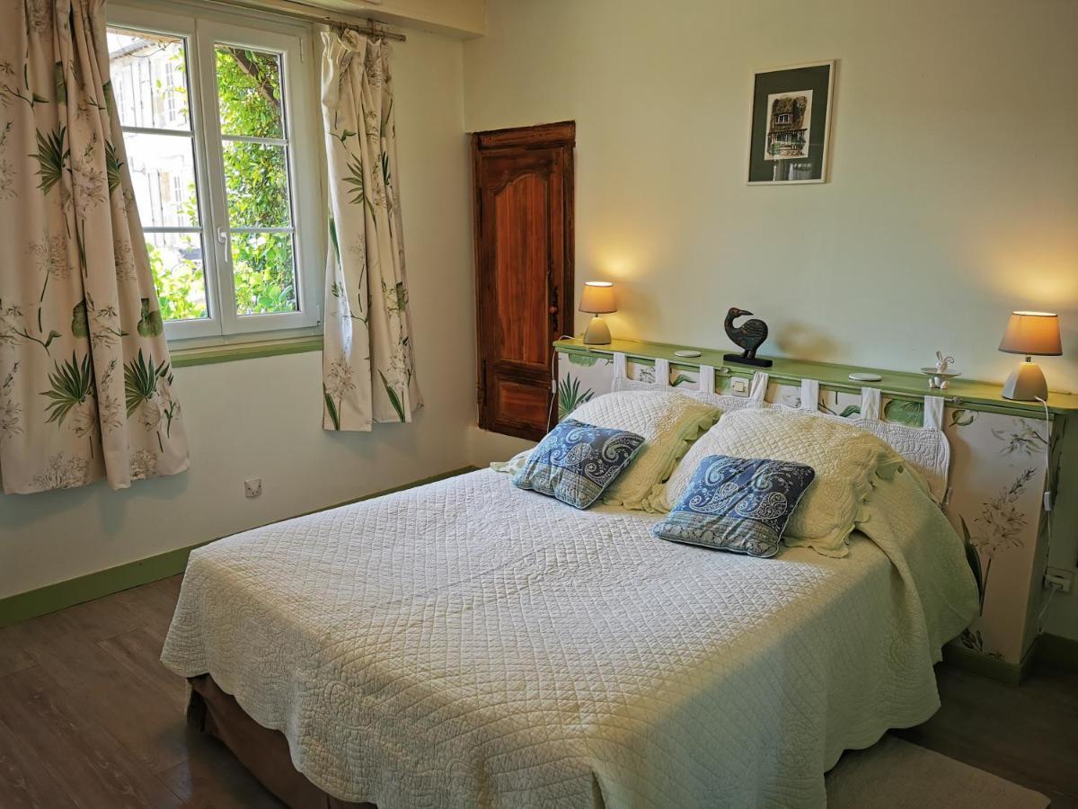 Les Marronniers Otel Cambremer Oda fotoğraf