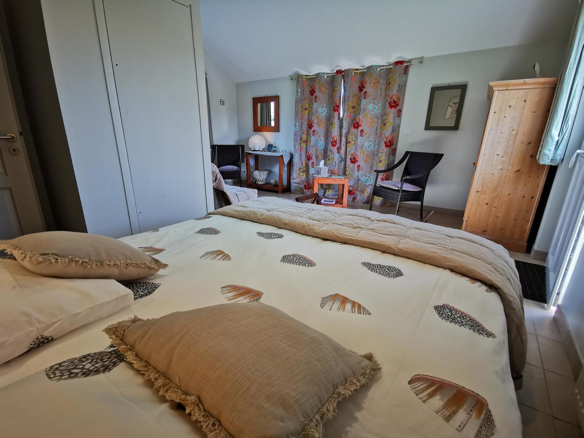 Les Marronniers Otel Cambremer Oda fotoğraf