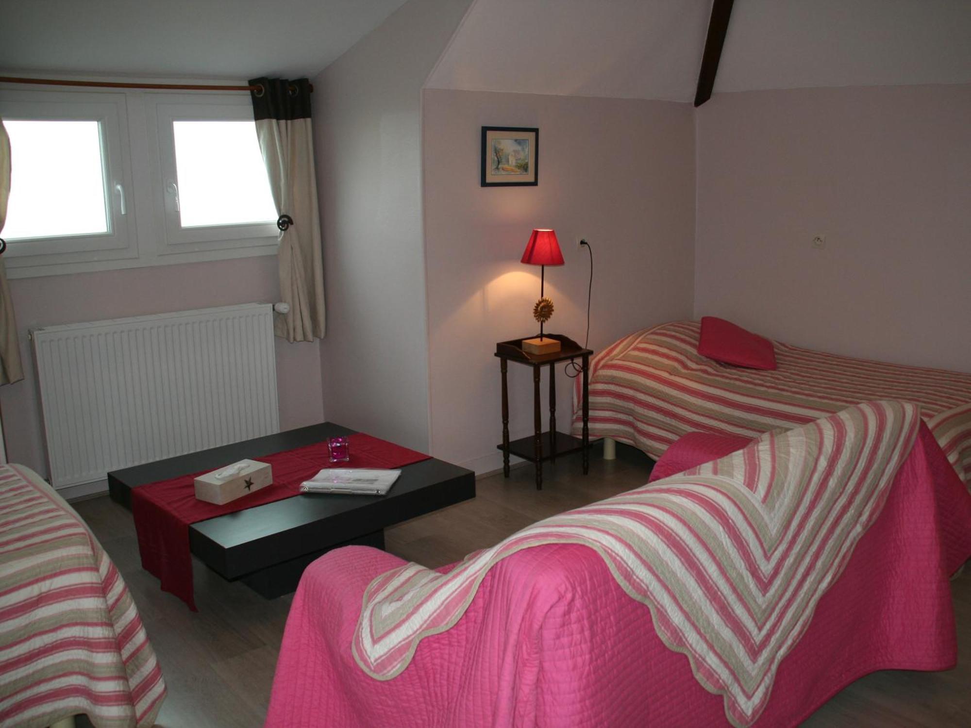 Les Marronniers Otel Cambremer Oda fotoğraf